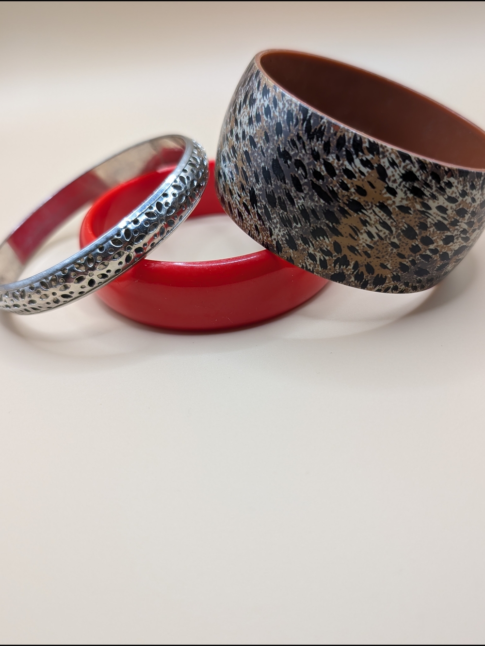 Three-Piece Women’s Bangle Bracelet Set – Red, Silver & Leopard Print